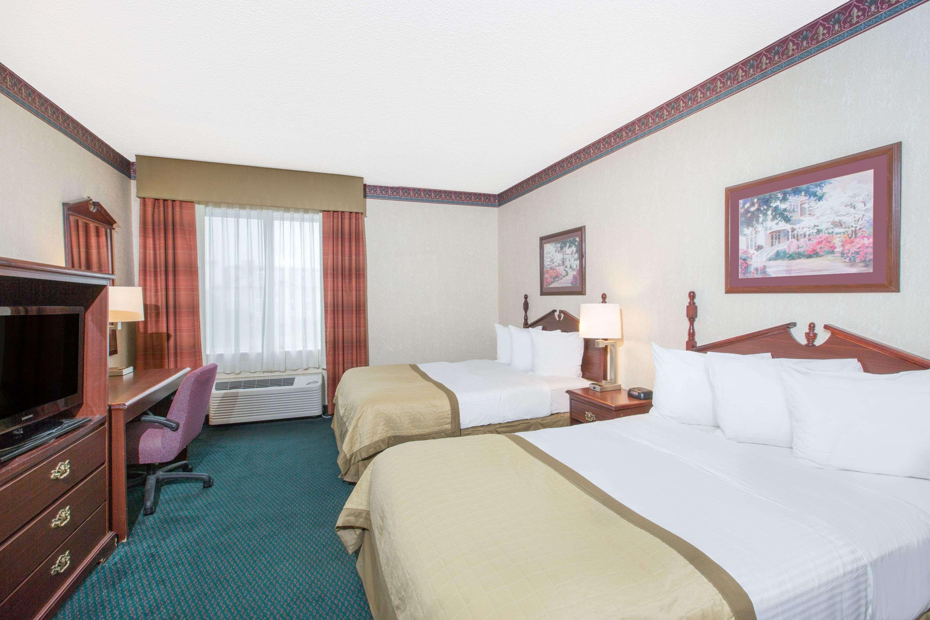 Baymont By Wyndham Jonesboro Hotel Exterior photo