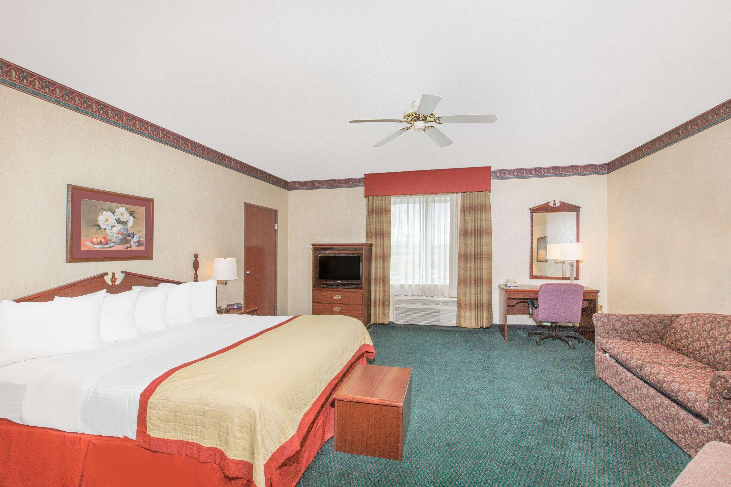 Baymont By Wyndham Jonesboro Hotel Exterior photo