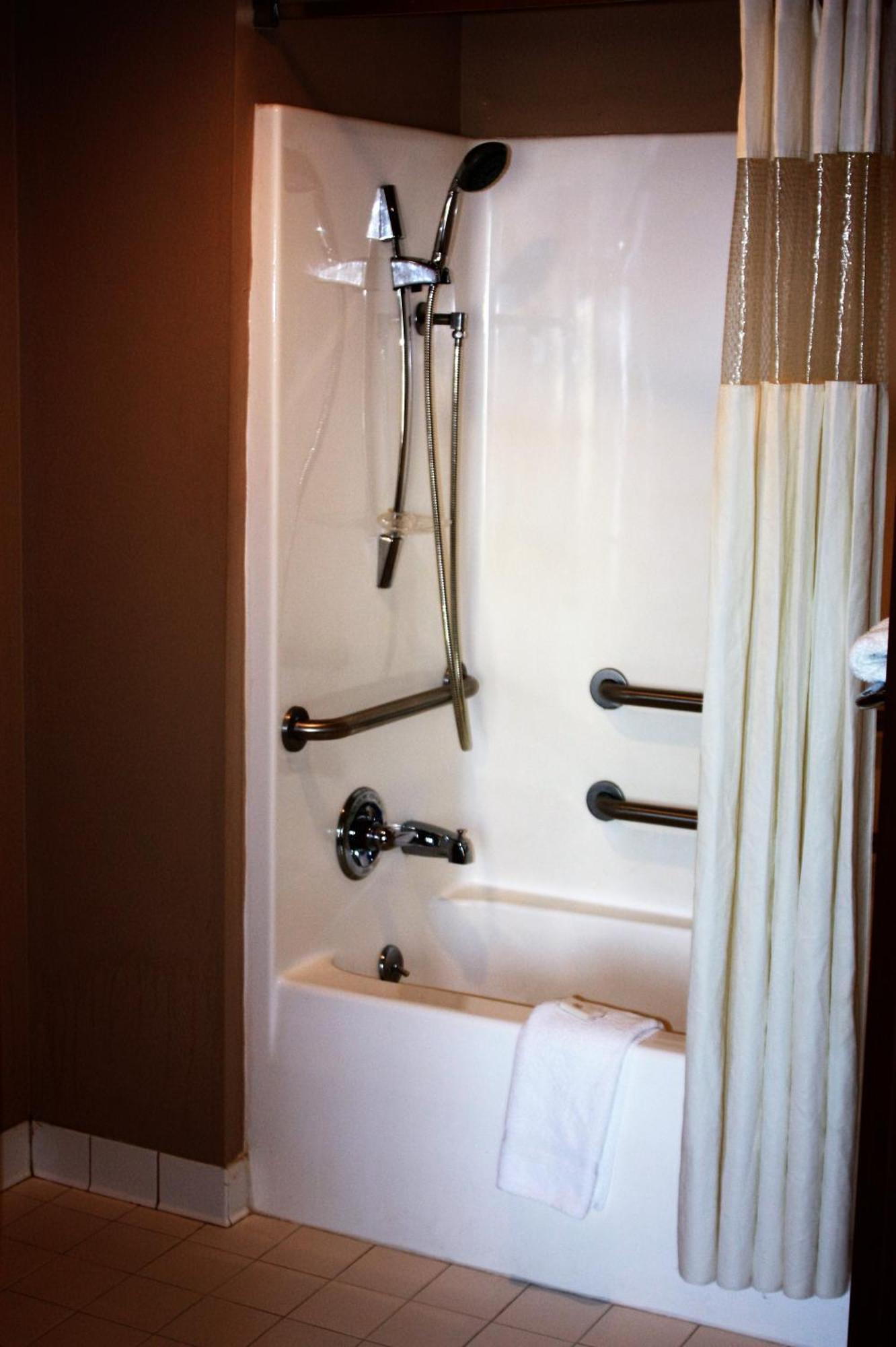 Baymont By Wyndham Jonesboro Hotel Room photo